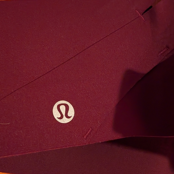 Lululemon Athletica Burgundy Enlite V-Neck Sports Bra 32D - Picture 3 of 5